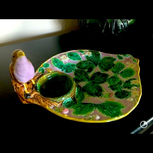 George Jones Majolica Strawberry Dish - Picture 5 of 5